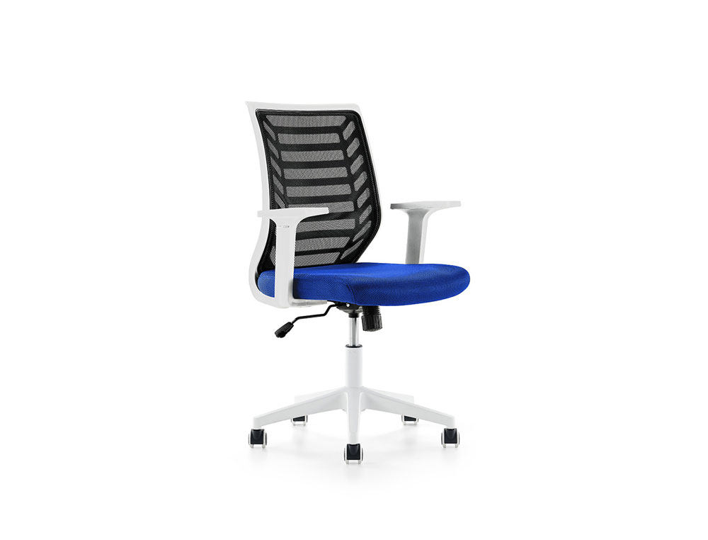 SILLA ROCADA DE OFICINA BRAZOS REGULABLES ESTRUCTURA BLANCA RESPALDO MALLA Y ASIENTO TELA IGNIFUGA AZUL